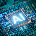 NPU chip AI terpasang pada papan sirkuit, menyoroti arsitektur khusus untuk komputasi neural.