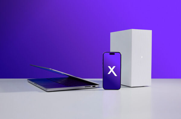 Ilustrasi perangkat gadget modern dengan koneksi Wi-Fi 7 super cepat