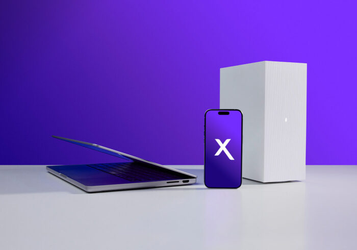 Ilustrasi perangkat gadget modern dengan koneksi Wi-Fi 7 super cepat